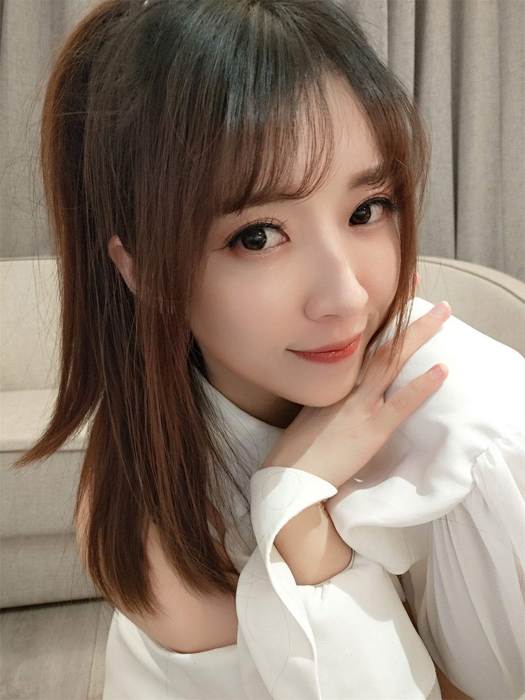 图片[2]-时尚巫术：小女巫露娜的条纹提花白衬衣独领风骚-可甜可咸