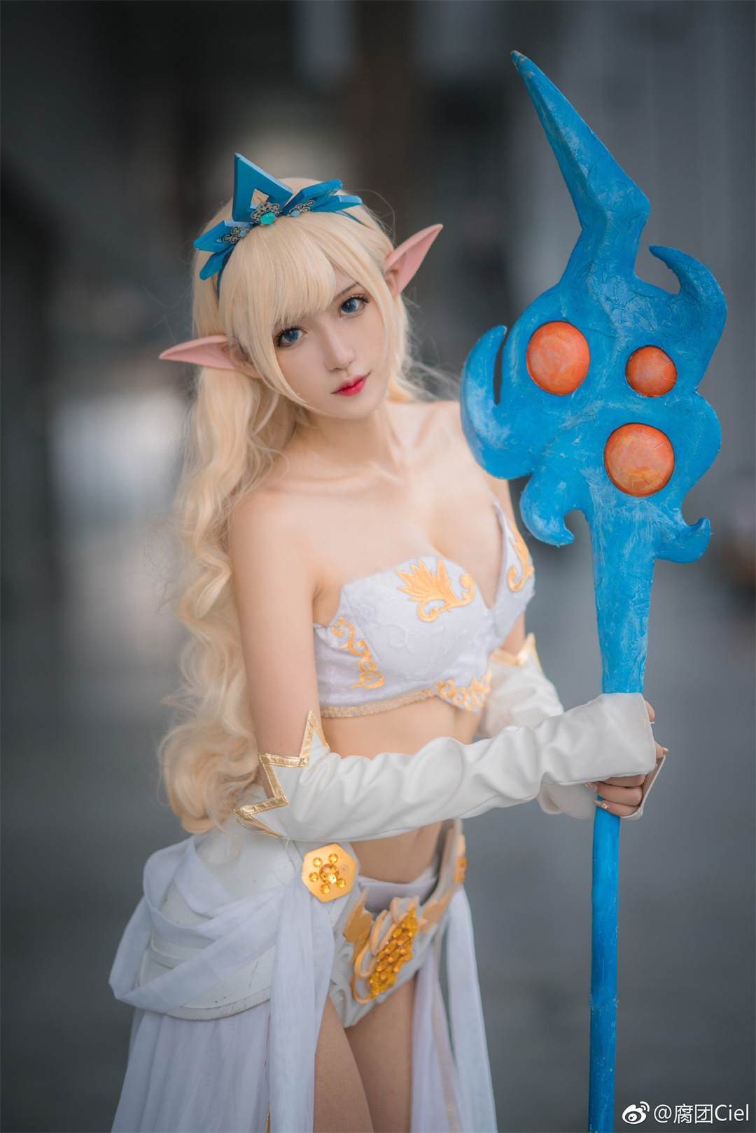 腐团儿全新Cosplay《LOL英雄联盟风女》：梦幻与现实的完美交融-可甜可咸