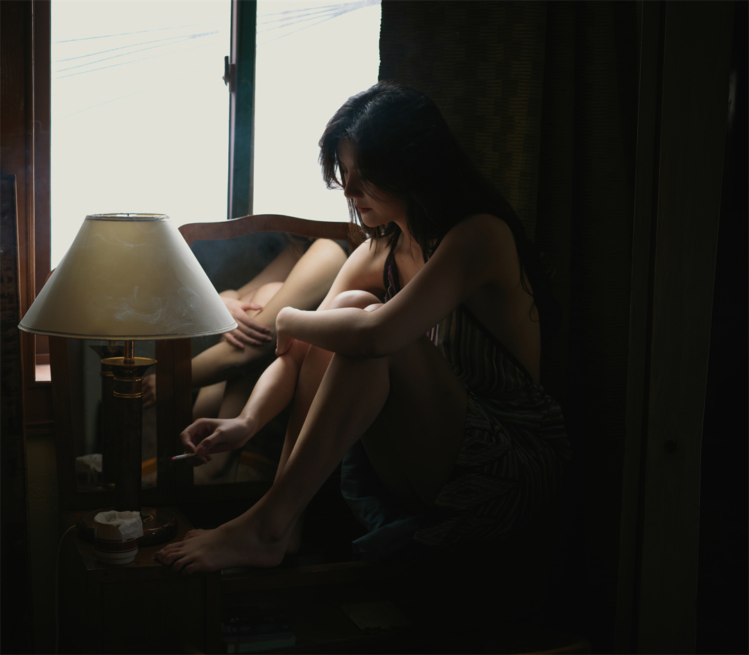 沉浸在潮湿之中的灵动瞬间——赏析就是阿朱啊的NO.11作品《潮湿感》-可甜可咸